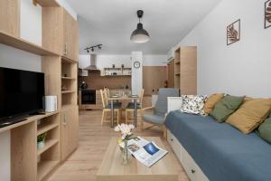Przytulny Apartament z Tarasem i Parkingiem by Noclegi Renters