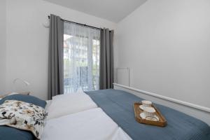 Przytulny Apartament z Tarasem i Parkingiem by Noclegi Renters