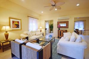 3 Min Walk to Beach - Blessed Manor 5 Bed House