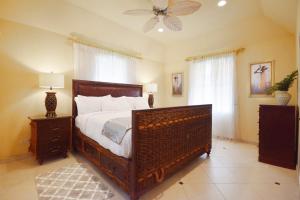 3 Min Walk to Beach - Blessed Manor 6 Bed House