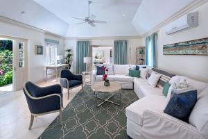 Stunning Retreat with Pool Near Beach - Porters Villa