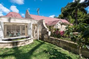 Stunning Retreat with Pool Near Beach - Porters Villa