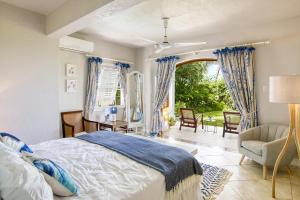 Relaxing Beachfront Home with Pool - La Paloma
