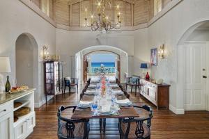 Relaxing Beachfront Home - La Paloma 4 bed