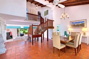 Charming Beachfront Villa - Church Point 4