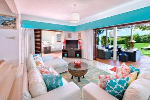 Charming Beachfront Villa - Church Point 4