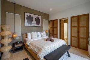 Sea-view rooftop & pool · 5min to ocean · 2 BR
