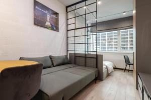26-305a Manhattan, Beresteiskyi 11, Kyiv, Politekh metro nearby, stunning city view, 15 kW backup power, Petrovdom Apartment