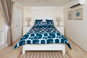 Modern Beachfront Condo with Pool - Sapphire 116