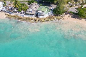 Charming Beachfront Villa - Sunset Reach 2 bed