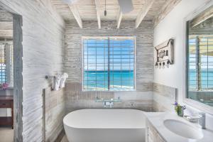 Charming Beachfront Villa - Sunset Reach 2 bed
