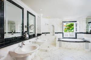 Beachfront Caribbean Elegance - Schooner Bay 205 1 bed