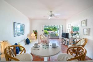 Serenity on the Beach - Glitter Bay Estate 202