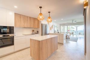 Stunning beachfront condo with amazing beach views - Villas On the Beach 305