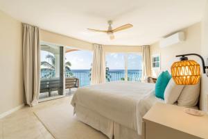 Stunning beachfront condo with amazing beach views - Villas On the Beach 305