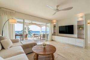 Stunning beachfront condo with amazing beach views - Villas On the Beach 305