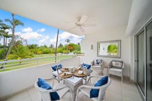 Beachfront with resort pool - Glitter Bay 214