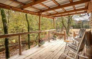 01) Lil Rustic with Hot Tub
