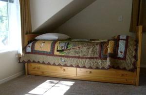 Charming One-Bedroom Cabin Rental Along the Talkeetna River, Alaska