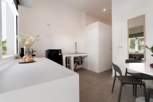 Calm house. 2BR. 10 min drive to the beach
