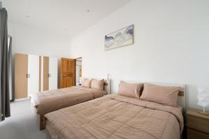 Calm house. 2BR. 10 min drive to the beach