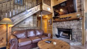 Pet-Friendly Luxury Cabin with a Hot Tub in Gatlinburg Tennessee