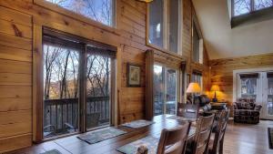 Pet-Friendly Luxury Cabin with a Hot Tub in Gatlinburg Tennessee