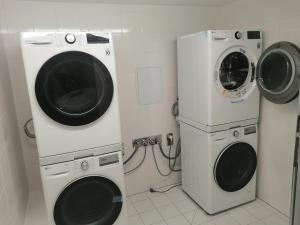 Cozy Studio for 2 AC Prime Location