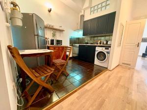 Margaret Apartment