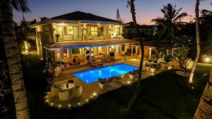 Villa Paradiso Luxury - Golf, Pool, Staff included
