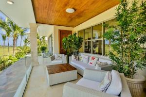 Villa Paradiso Luxury - Golf, Pool, Staff included