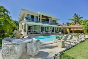 Villa Paradiso Luxury - Golf, Pool, Staff included