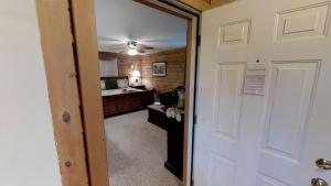 Romantic Suite with Hot Tub in a Bed and Breakfast in Arrington, Virginia