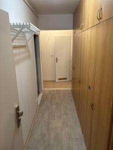 Modern Apartment with Projector & Free Parking
