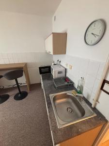 Modern Apartment with Projector & Free Parking