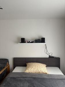 Modern Apartment with Projector & Free Parking