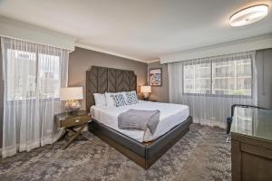Ocean-Beach Vacation Condo at Waikiki Beach Tower wAmazing Hotel Amenities