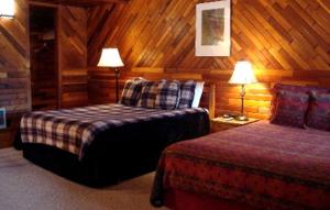 Rustic Room for a Secluded Winter Getaway by Mount Hood, Oregon