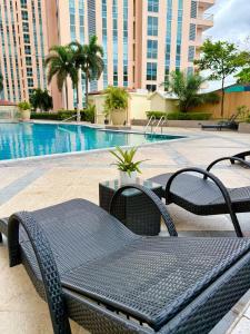 Luxury 1BR Apartment near BGC & Venice Mall