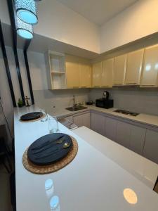 Luxury 1BR Apartment near BGC & Venice Mall