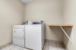 Comfort Suites Airport