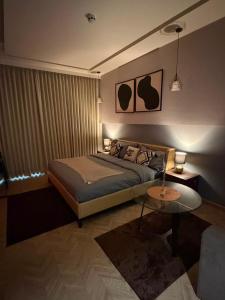 Cozy Studio Escape with Aravalli Hills View
