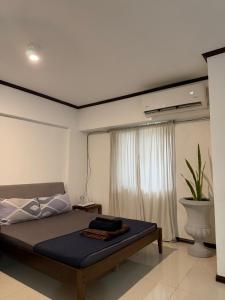 Airport Layover Studio Condo by A&C