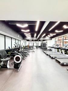 Central Kilimani 1br-Steps to Malls, Indoor Pool, and Gym