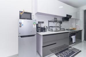 Central Kilimani 1br-Steps to Malls, Indoor Pool, and Gym
