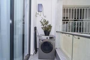 Central Kilimani 1br-Steps to Malls, Indoor Pool, and Gym