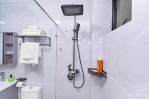 Central Kilimani 1br-Steps to Malls, Indoor Pool, and Gym