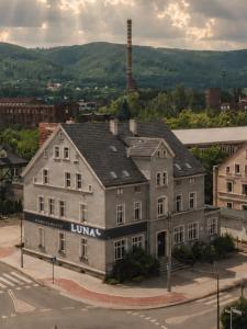 LUNA apartamenty - klimatyczny apartament nr 8 z widokiem na poddaszu - Góry Sowie - Jezioro