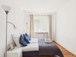 Riverside Apartment Niewielka 29A Warsaw by Solarento