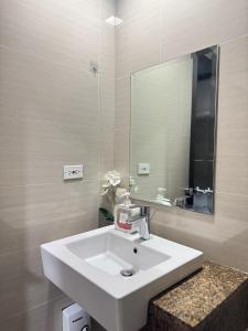 Comfy 1BR Across International Airport